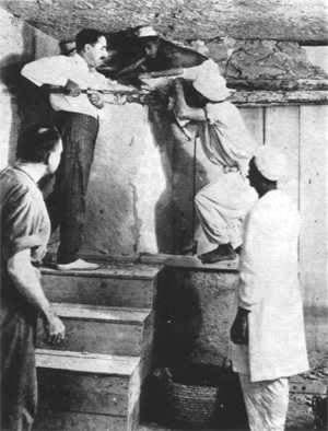 考古學(xué)家打開3300年前古埃及法老國(guó)圖特安國(guó)王的石棺