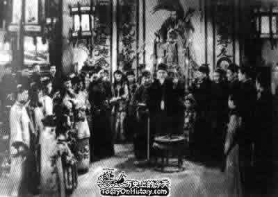 巴金發表長篇小說《家》