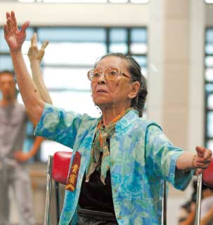 中國當代舞蹈藝術的先驅和奠基人之一戴愛蓮女士逝世（歷史上今天lssjt.com）