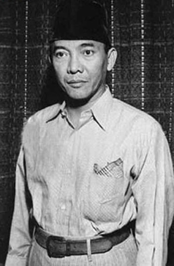 蘇哈托取代蘇加諾成為印尼總統(tǒng)（轉(zhuǎn)自：歷史上的今天。中國(guó)）