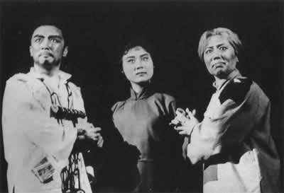現(xiàn)代京劇《紅燈記》等被樹(shù)為革命樣板戲