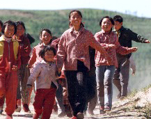 影片《一個都不能少》榮獲“1999年最佳國際電影獎”(歷史上的今天。中國)