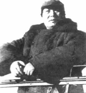 中共中央遷至北平并舉行閱兵式