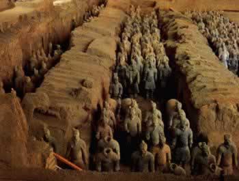 陜西臨潼農(nóng)民發(fā)現(xiàn)秦始皇兵馬俑