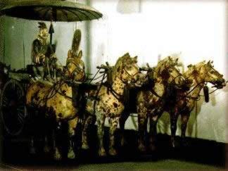 陜西臨潼農(nóng)民發(fā)現(xiàn)秦始皇兵馬俑