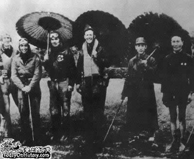 美國(guó)杜立德轟炸機(jī)編隊(duì)首次空襲東京