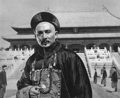 電影藝術家鄭君里受迫致死