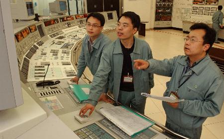 秦山核電二期工程２號機組正式投入商業(yè)運行