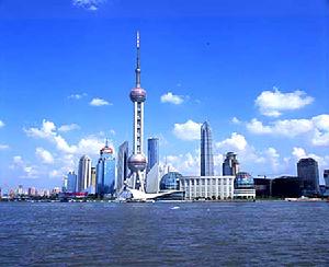 “亞洲第一塔”落成 東方明珠廣播電視塔發(fā)射開播