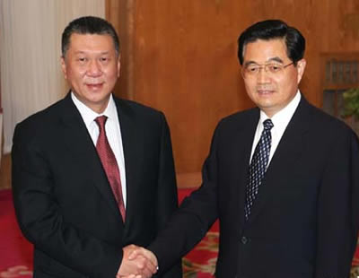何厚鏵當(dāng)選澳門特區(qū)首任行政長官