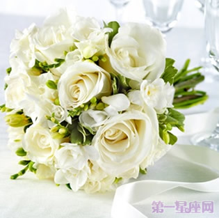 白玫瑰花語：送11朵白玫瑰代表什么意思？