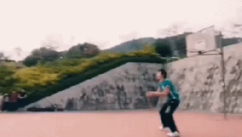 永遠(yuǎn)不要和打排球的人打籃球。。。